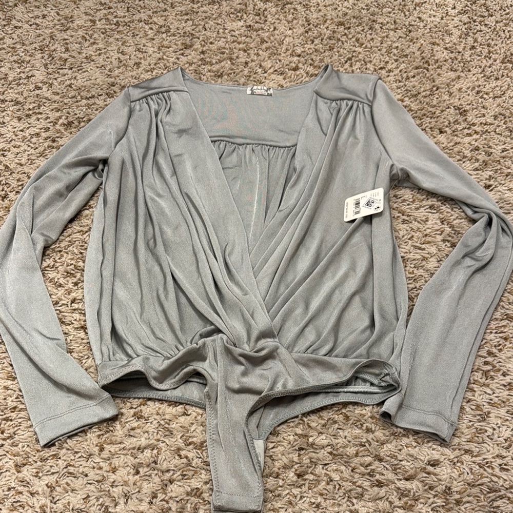 NWT. Free people Gray bodysuit Top. Size L